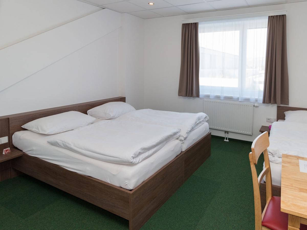 Winbudget "Bed&Breakfast" Wiener Neustadt Exterior photo